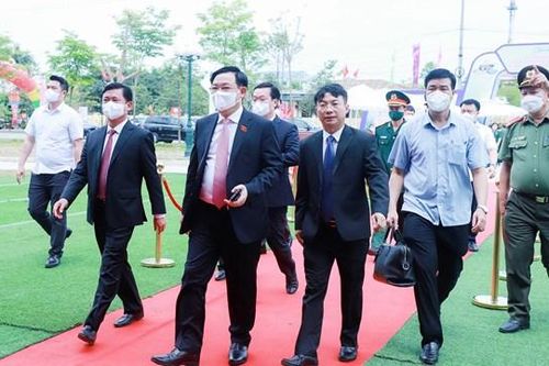 Chủ tịch Quốc hội Vương Đình Huệ dự lễ công bố huyện đạt chuẩn Nông thôn mới