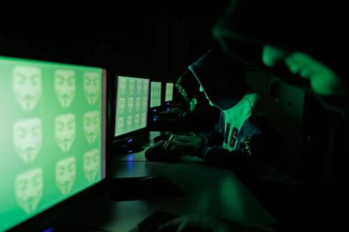 Hacker lừa cả Apple, Google, Facebook