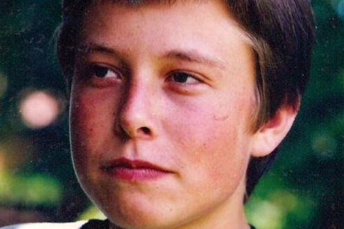 Tuổi thơ không êm đềm của Elon Musk