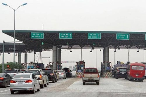 Xả nhiều trạm thu phí do ùn tắc kéo dài