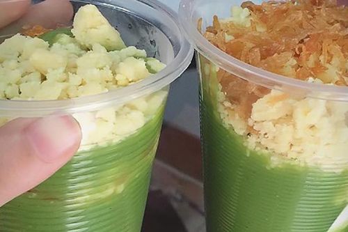Độc đáo món bánh đúc sốt Thanh Hóa có màu xanh lạ mắt