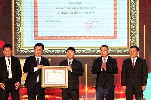 Chủ tịch Quốc hội Vương Đình Huệ dự lễ đón nhận huyện đạt chuẩn nông thôn mới tại Nghệ An