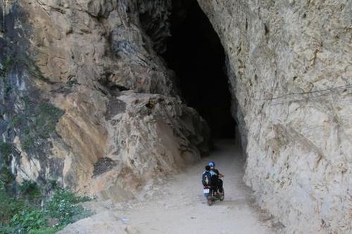 Con đường xuyên núi độc nhất vô nhị Tây Bắc