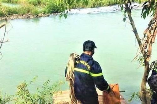 Xuống sông Sêrêpốk tắm, nam thanh niên bị đuối nước nghi do 'chuột rút'