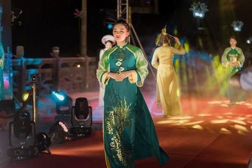 Ấn tượng với bộ sưu tập áo dài 'Dấu ấn nơi địa đầu Tổ quốc'