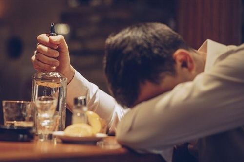Nghỉ lễ, quý ông nhậu nhiều coi chừng vỡ bàng quang