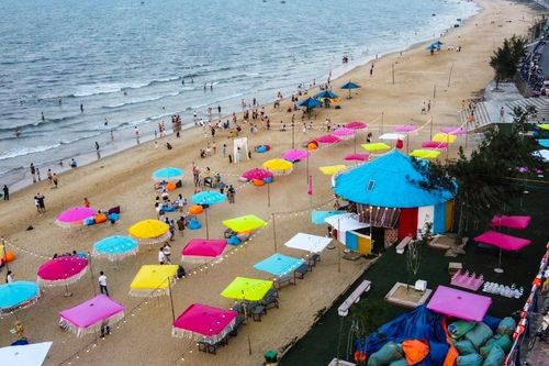 Những 'quầy bar' lung linh trên biển Hà Tĩnh, du khách check-in ngỡ đang ở Bali