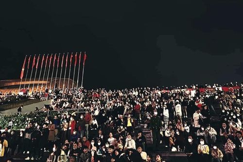 Quảng trường Đà Lạt đông nghịt người ngày lễ