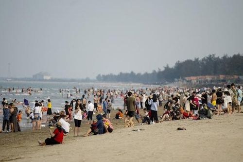 Các điểm vui chơi tại Nghệ An quá tải trong dịp nghỉ lễ 30/4 và 1/5
