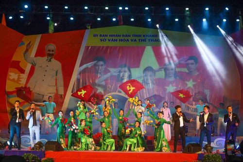 Chương trình biểu diễn nghệ thuật 'Ngày hội non sông'