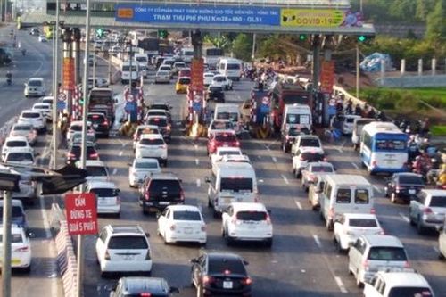 Ngày đầu nghỉ lễ: Nhiều trạm thu phí phải xả trạm