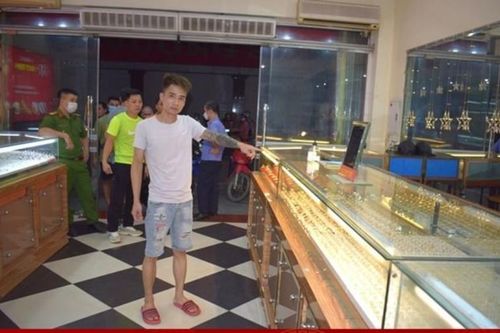 Màn kịch táo tợn của nam công nhân lâm cảnh túng quẫn