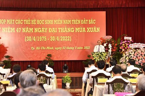 Chủ tịch nước Nguyễn Xuân Phúc dự họp mặt các thế hệ học sinh miền nam trên đất bắc