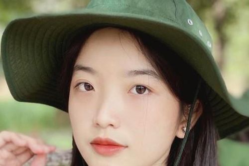 Nữ sinh Nhân văn xinh đẹp vượt lên nghịch cảnh khiến nhiều người nể phục