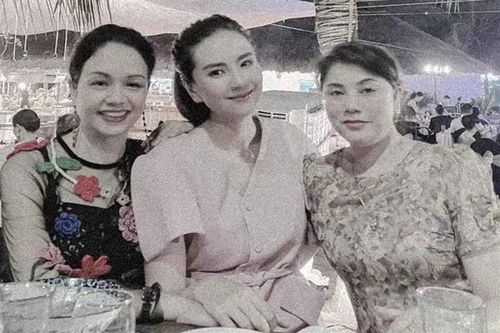Khoe ảnh cùng 2 mẹ, 'MC đẹp nhất VTV' liệu có lép vế