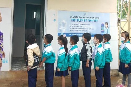 Kiên trì xây đắp tình yêu lao động cho trẻ