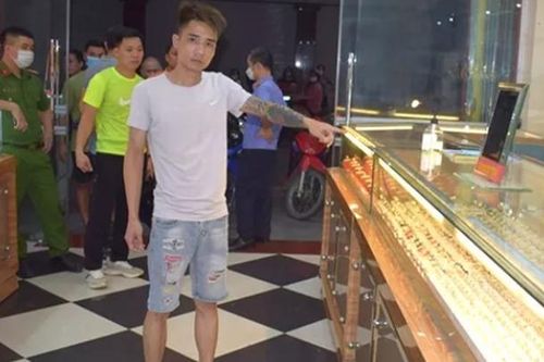 Lật tẩy thủ đoạn gian xảo của gã trai cướp vàng để trả nợ