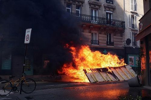 Biểu tình biến thành bạo lực ở thủ đô Paris của Pháp