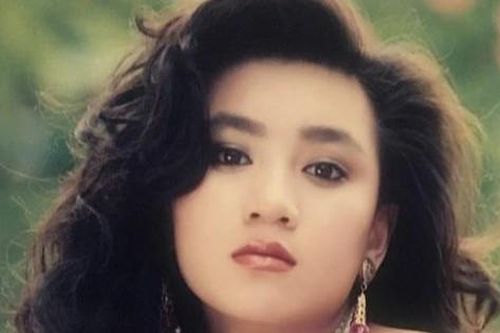 Y Phụng chứng minh xinh từ bé qua ảnh xưa