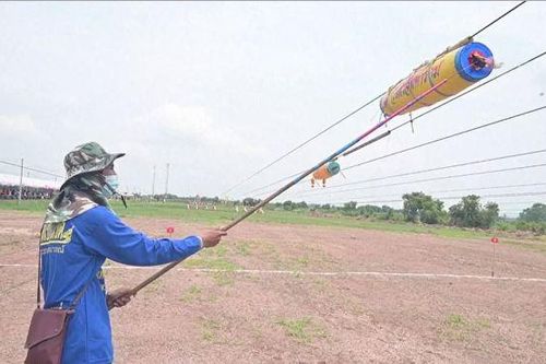 Độc đáo lễ hội phóng tên lửa tự chế ở Thái Lan
