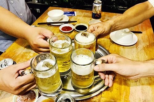 Người đàn ông bị vỡ thực quản do nôn ói sau tiệc nhậu tại nhà