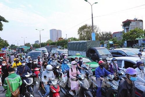 Ùn tắc cục bộ đã xảy ra khi người dân quay trở lại Hà Nội