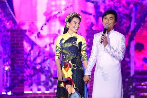 Mạnh Quỳnh nhắc nhớ về sự cố quên lời hiếm hoi của cố ca sĩ Phi Nhung khi đi diễn nước ngoài