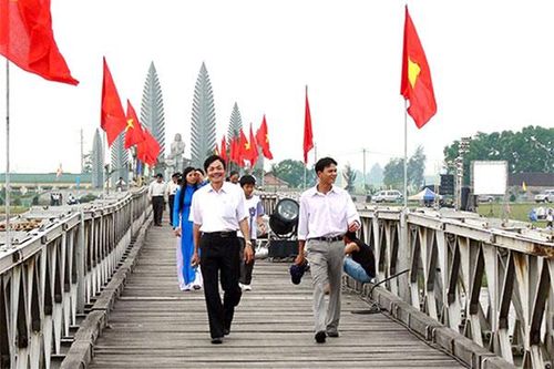 Bài 2: Lễ thượng cờ nối nhịp bờ vui
