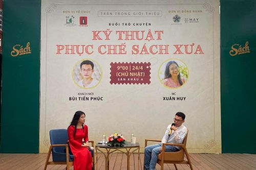 'Bác sĩ sách' Bùi Tiến Phúc chia sẻ về phục chế sách xưa, kinh cổ
