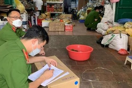 Bắt giữ nhiều vụ thực phẩm bẩn
