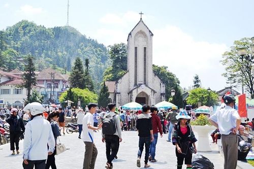 Du khách đến Sa Pa tăng vượt dự kiến, đạt hơn 98 nghìn lượt