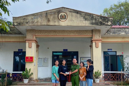 Học sinh không tham của rơi