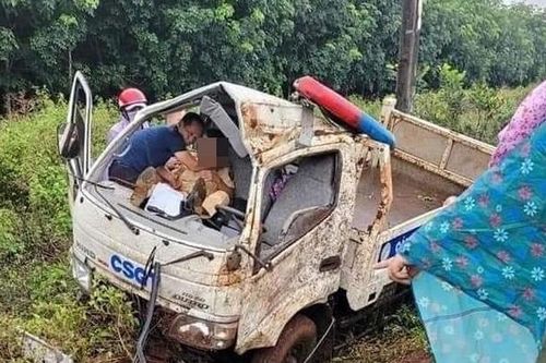 Nổ lốp xe chuyên dụng, một cảnh sát giao thông trọng thương