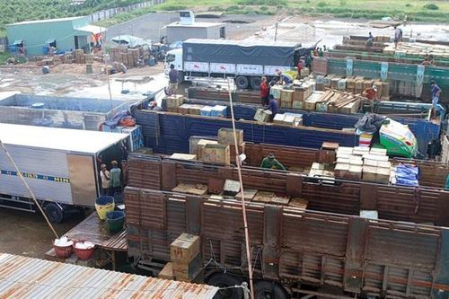 Sôi động kinh tế cửa khẩu Việt Nam - Campuchia