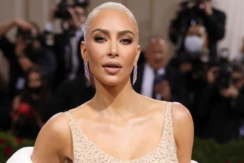 Soi những bộ đầm 'siêu khủng' của nhà Kardashians trên thảm đỏ Met Gala