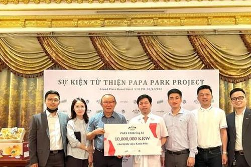 HLV Park Hang-seo ủng hộ 180 triệu đồng cho bệnh nhân nhí mắc bệnh hiểm nghèo