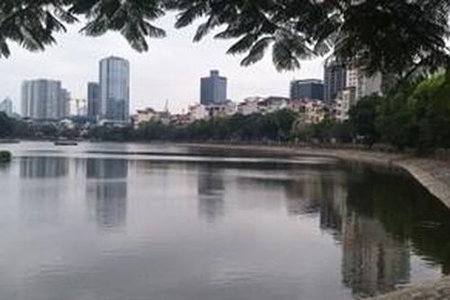 Nam thanh niên đuối nước khi câu cá ở hồ Hoàng Cầu