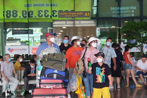 Hành khách không phải chen chân tại sân bay Tân Sơn Nhất