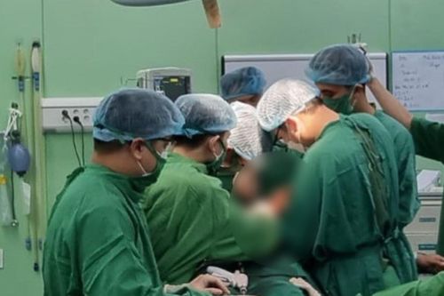 Bệnh nhân sốc mất máu do vỡ u gan trái, nguy cơ tử vong cao được phẫu thuật cứu sống