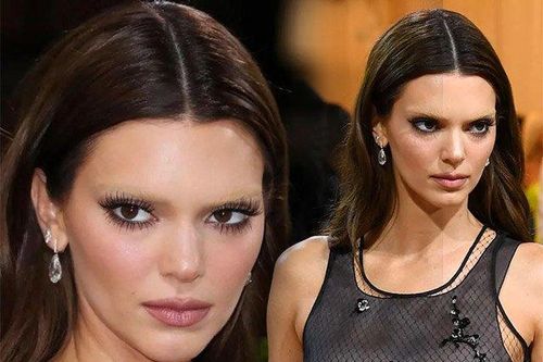 Kendall Jenner khoe vòng một đẹp tự nhiên, tẩy luôn hàng lông mày rậm rạp tại Met Gala
