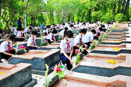 Đẩy mạnh giáo dục truyền thống cho thế hệ trẻ