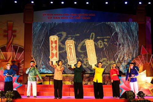 Tôn vinh giá trị bài chòi miền Trung