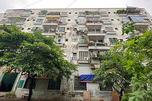 Khó an cư trong nhà tạm cư