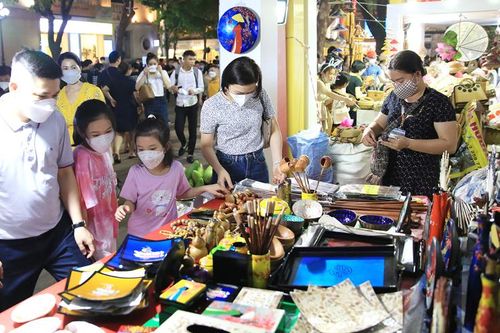 'Bùng nổ' hoạt động du lịch dịp nghỉ lễ