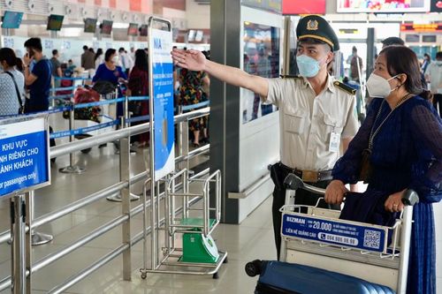 Bến xe, nhà ga, sân bay Thủ đô đông nghẹt người trong ngày cuối nghỉ lễ