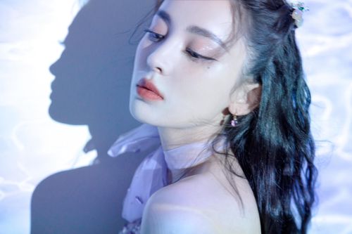 Lý do Cổ Lực Na Trát khóa bình luận suốt 6 năm