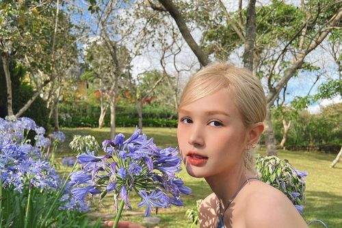 Thả dáng chuẩn nàng thơ, hot girl Xoài Non được ví 'Rosé bản Việt'