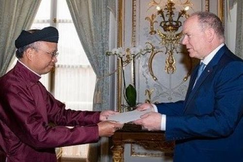 Đại sứ Đinh Toàn Thắng trình Quốc thư lên Quốc vương Monaco Albert đệ nhị