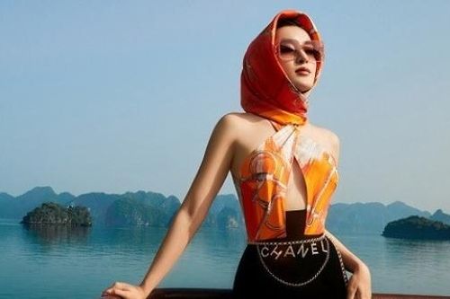 Bộ ảnh đẹp như tranh của Á hậu Huyền My trên vịnh Hạ Long