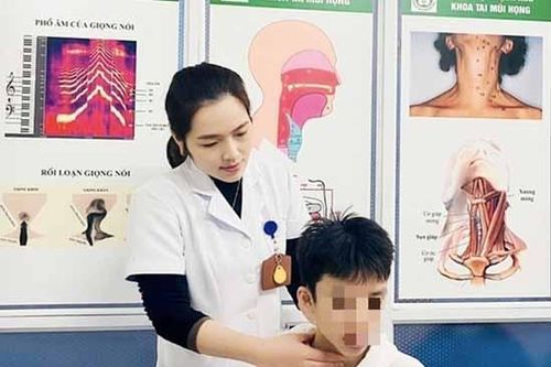 Hoang mang vì con trai sau dậy thì lại đổi giọng 'mai mái'